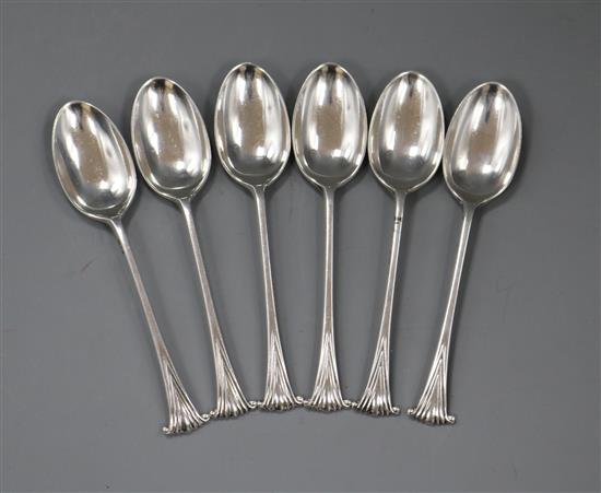 A set of six Edwardian Onslow pattern teaspoons by William Hutton & Sons, London, 1909, 78 grams.